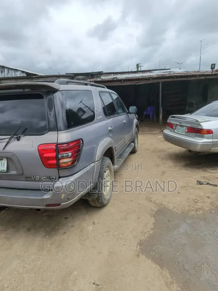 Toyota Sequoia Limited 4dr SUV 4WD (4.7L 8cyl 5A) 2005 Ivory