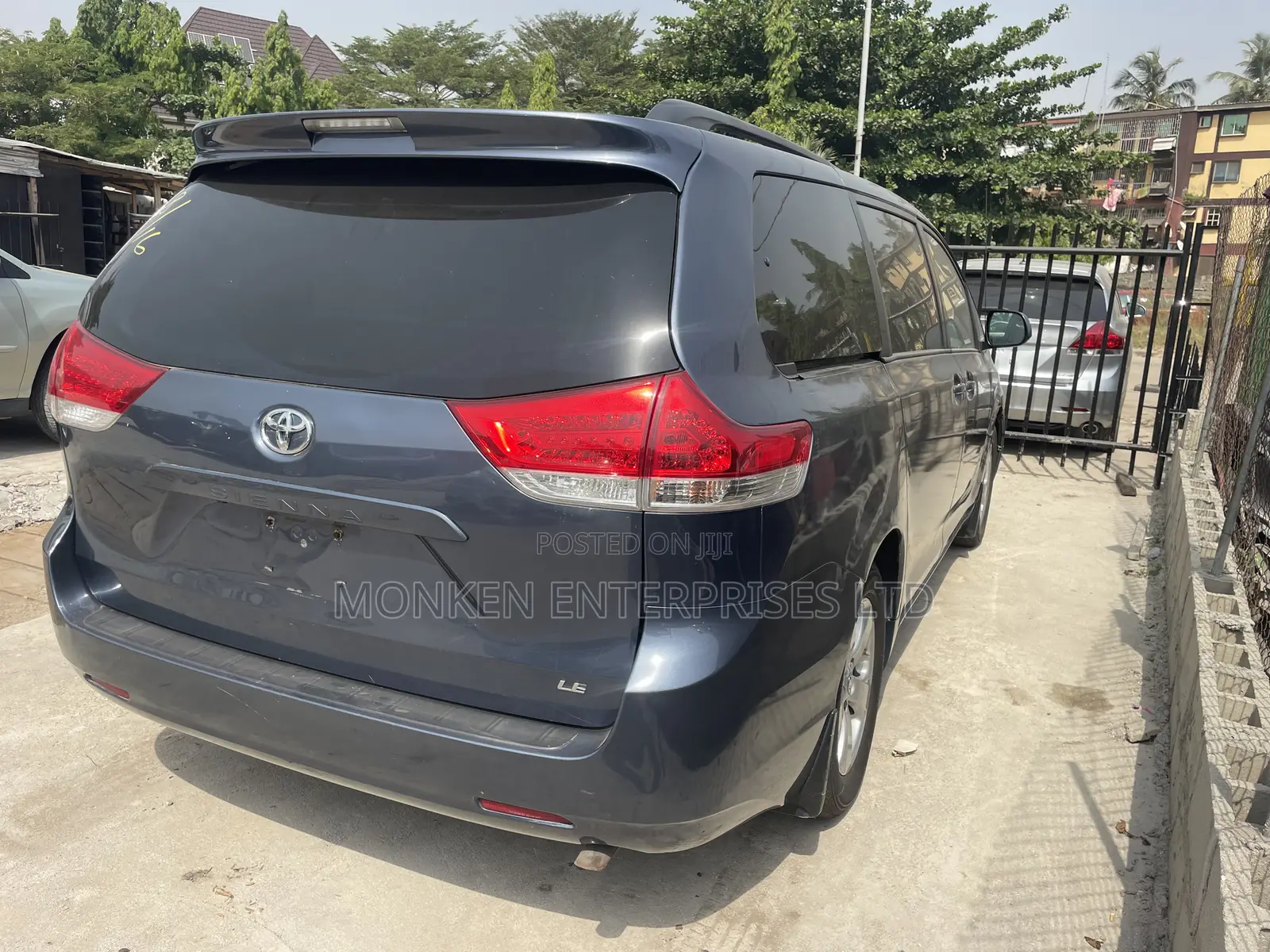 Toyota Sienna LE 8-Passenger 4dr Minivan (3.5L 6cyl 6A) 2014 Blue