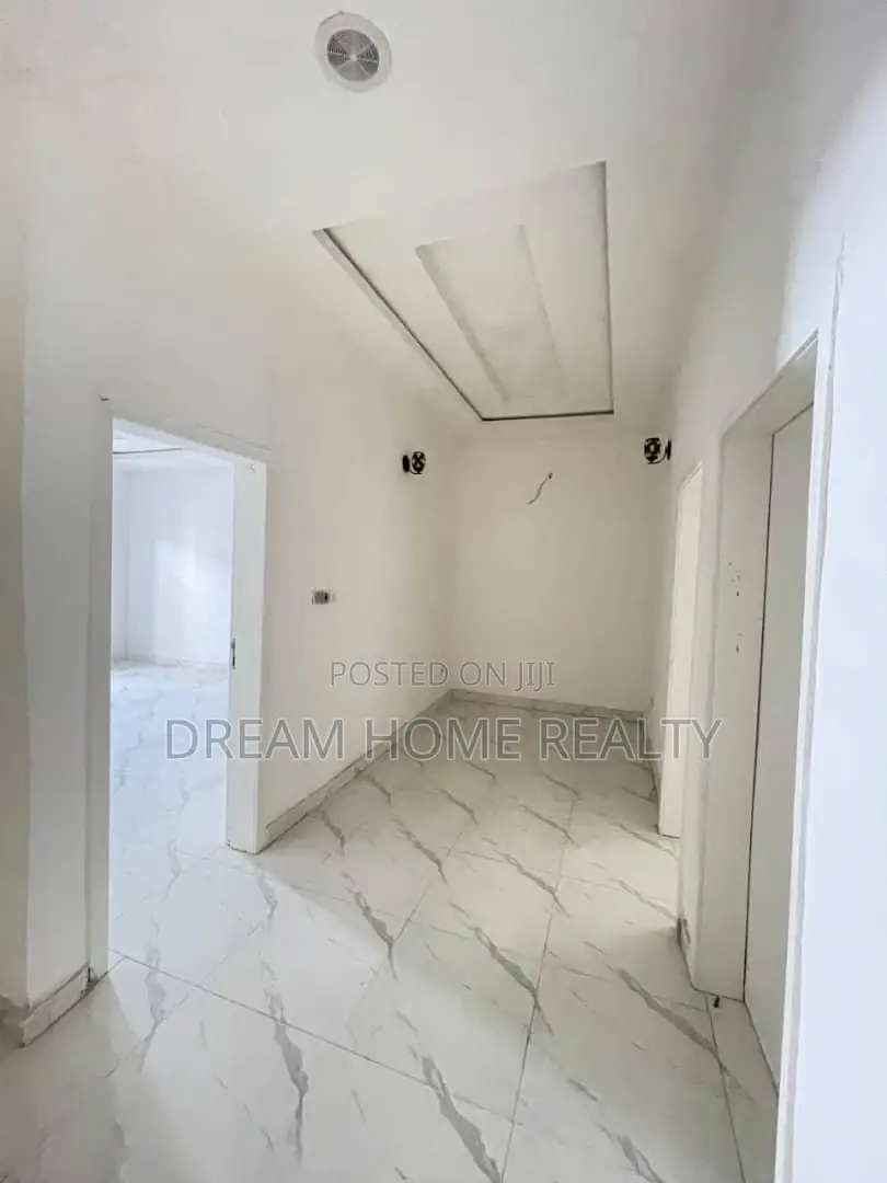 4bdrm Duplex in Ikota for sale