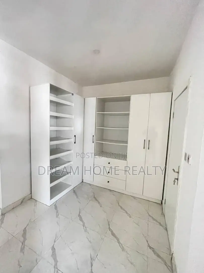4bdrm Duplex in Ikota for sale