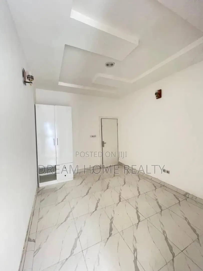 4bdrm Duplex in Ikota for sale