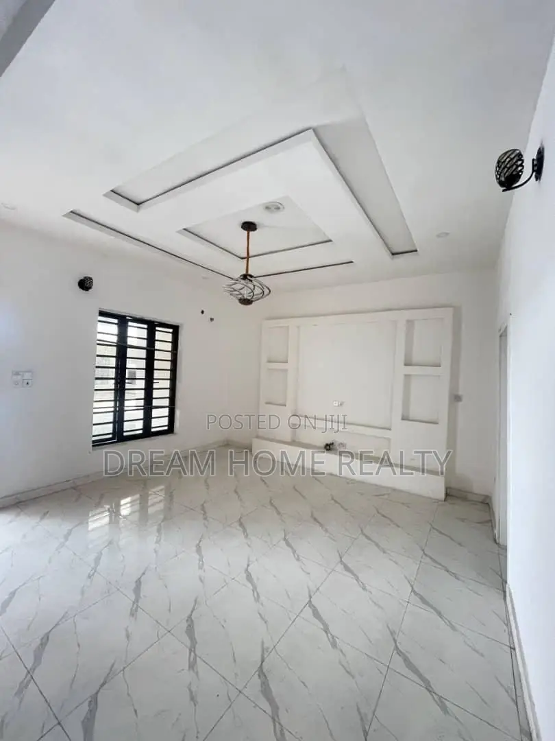 4bdrm Duplex in Ikota for sale