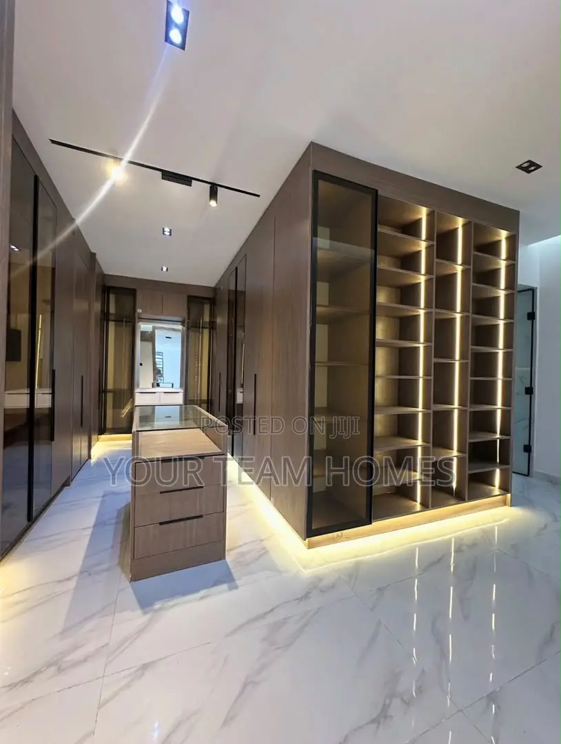 6bdrm Duplex in Apo for sale