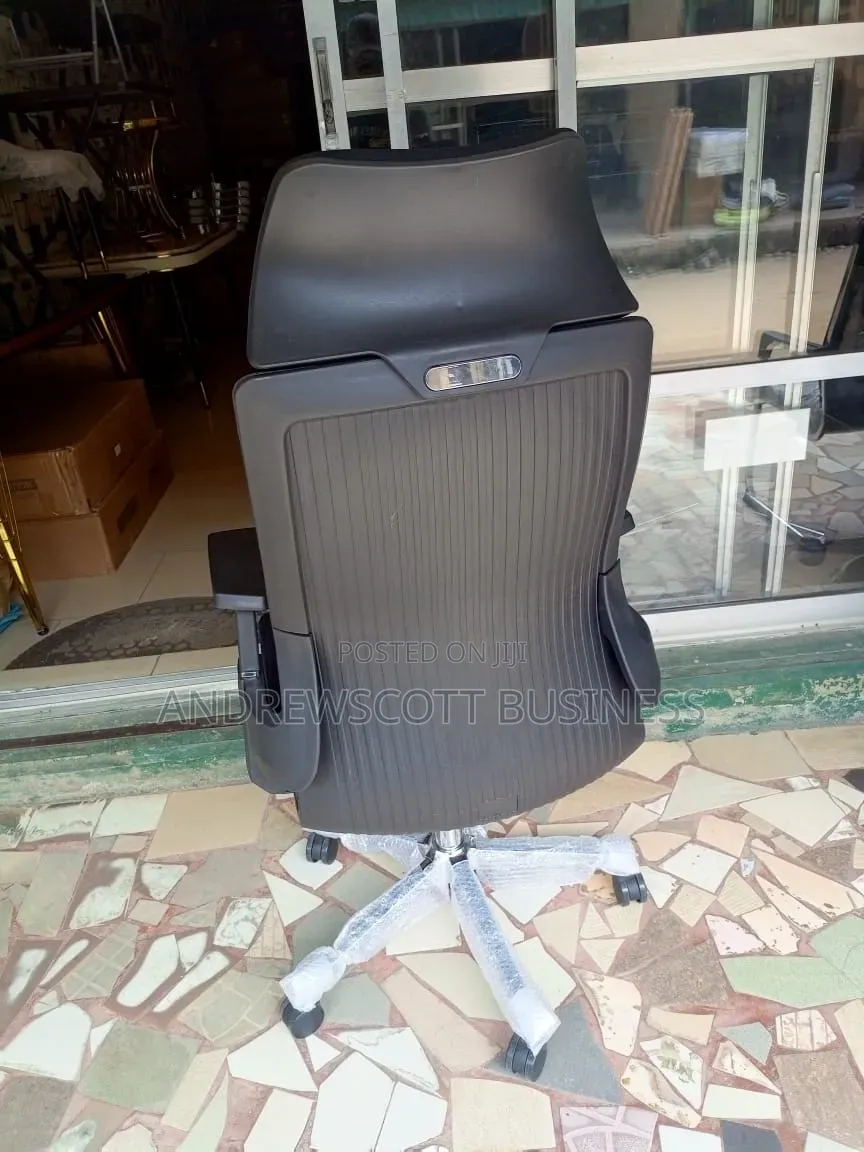 Brand New Executive Executive Stylish Design Mesh Swivel Chair