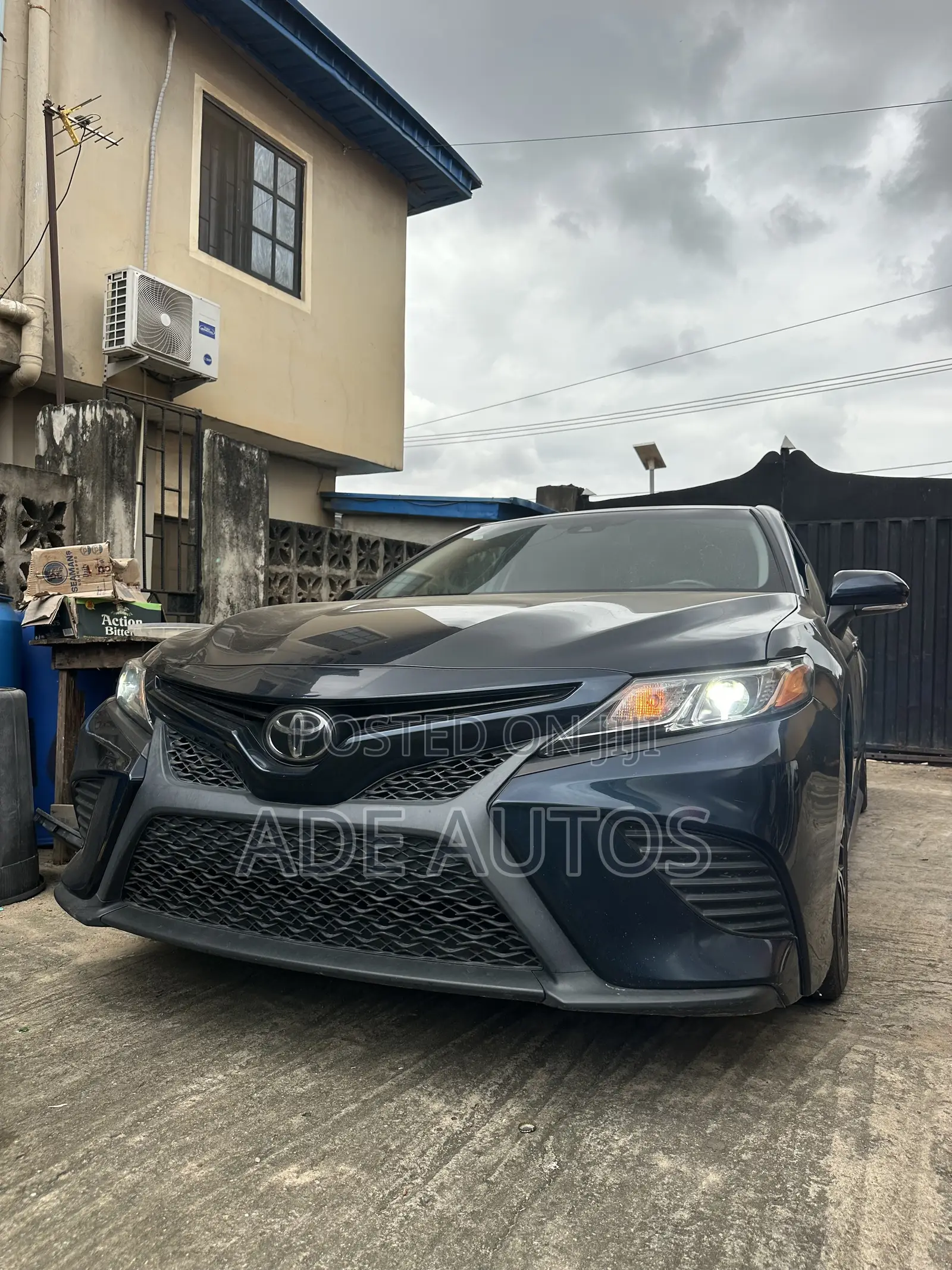 Toyota Camry SE FWD (2.5L 4cyl 8AM) 2018 Blue