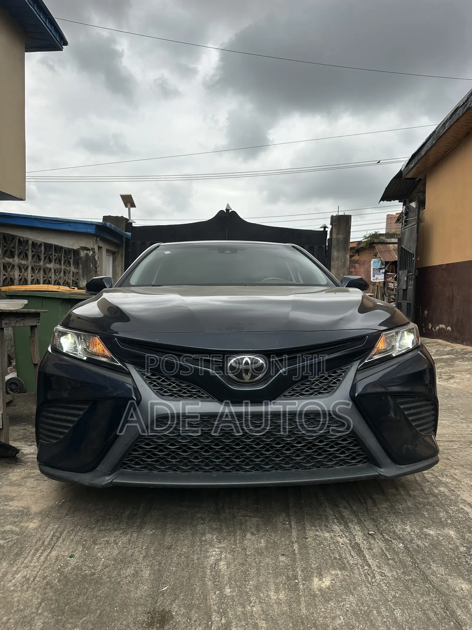 Toyota Camry SE FWD (2.5L 4cyl 8AM) 2018 Blue