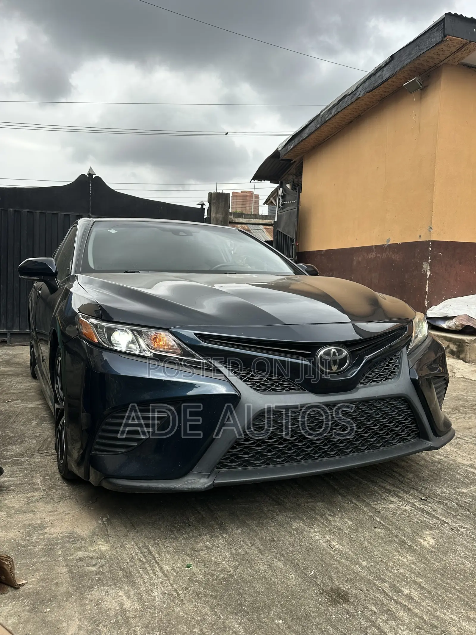 Toyota Camry SE FWD (2.5L 4cyl 8AM) 2018 Blue