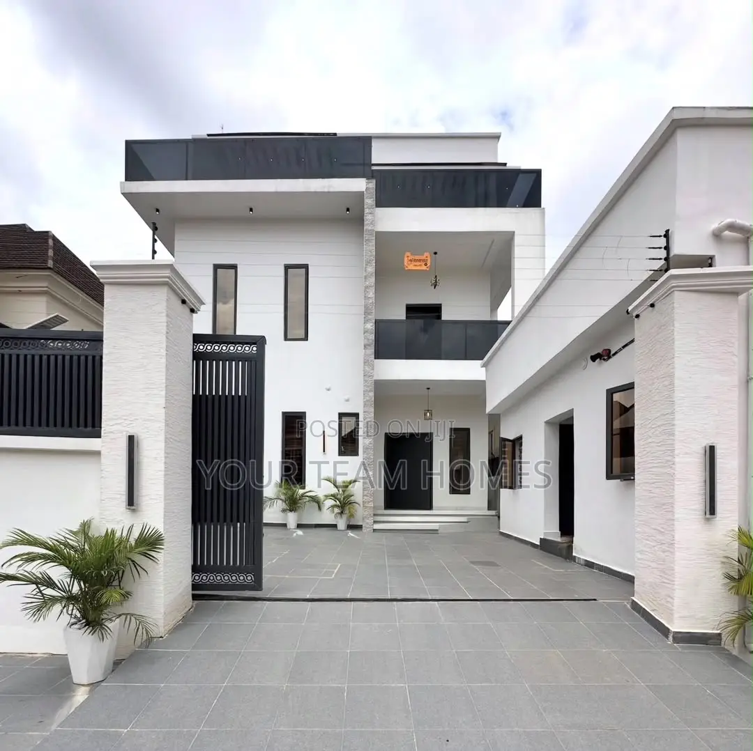 5bdrm Duplex in Apo for sale