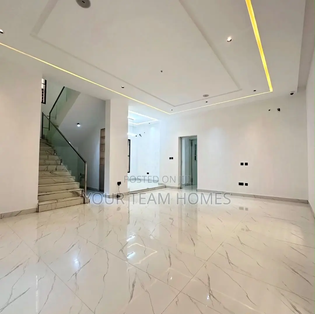 5bdrm Duplex in Apo for sale