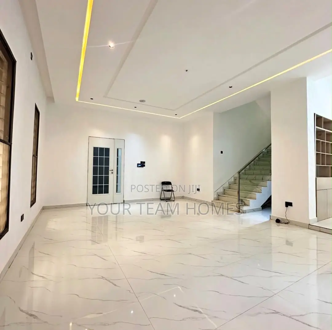 5bdrm Duplex in Apo for sale