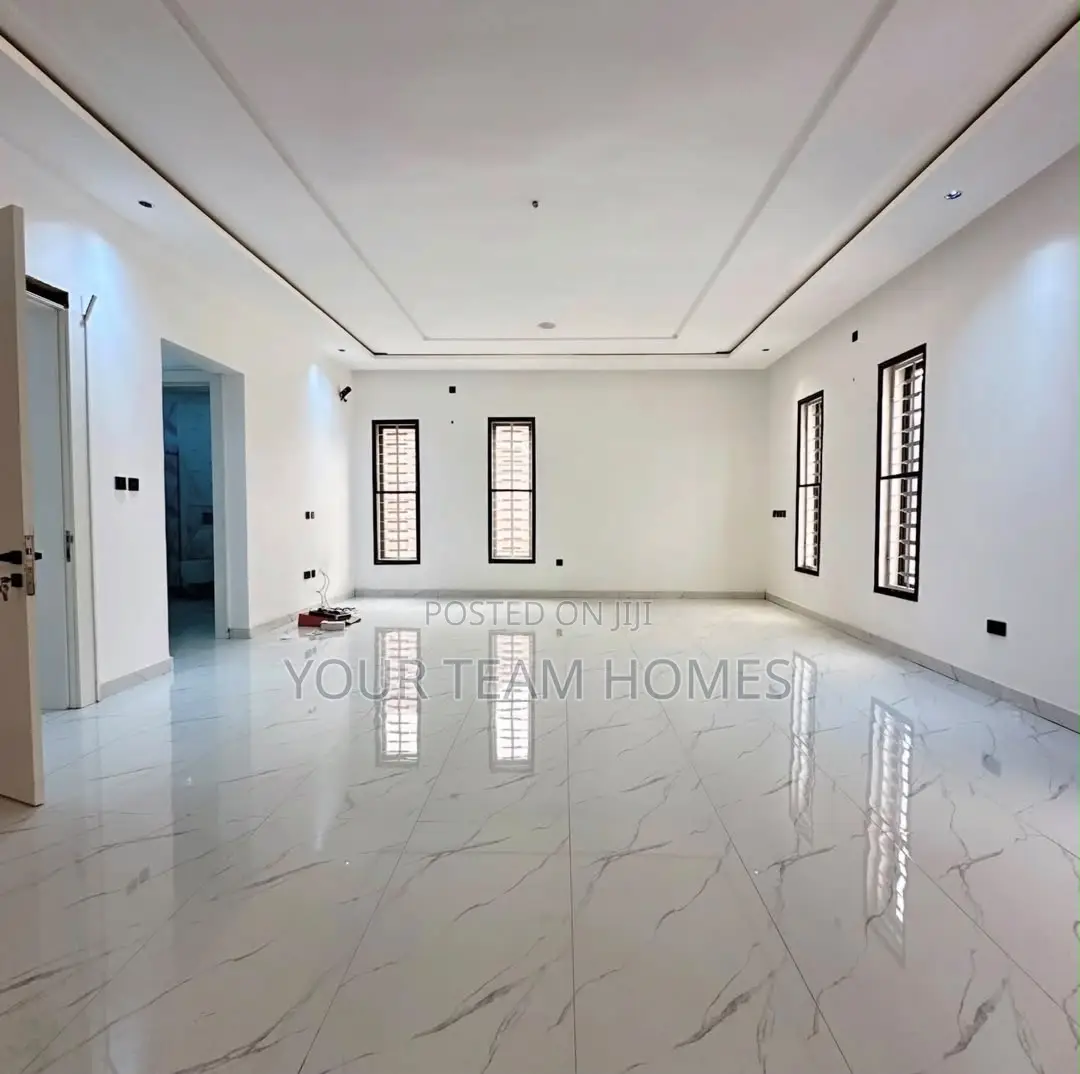 5bdrm Duplex in Apo for sale