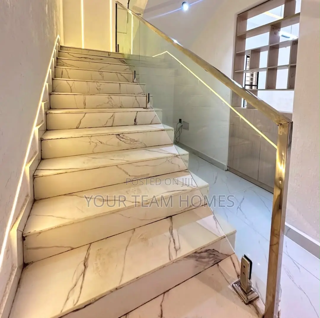 5bdrm Duplex in Apo for sale