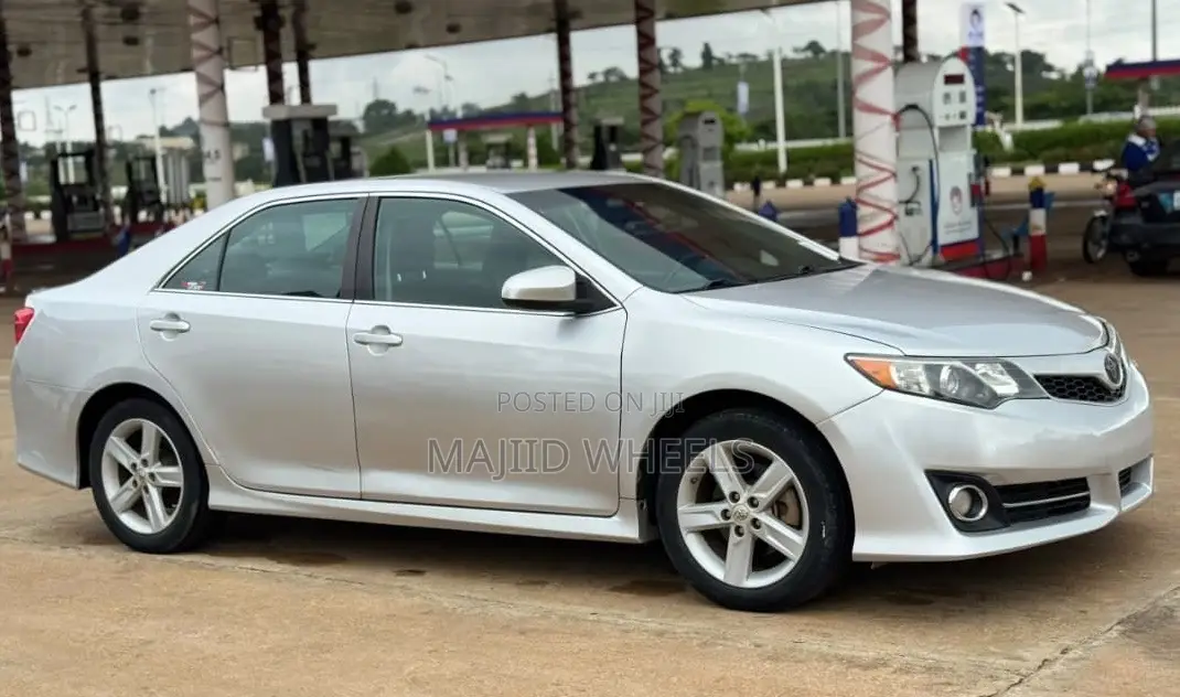 Toyota Camry 2014 Silver