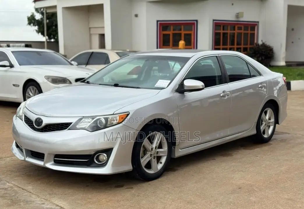 Toyota Camry 2014 Silver