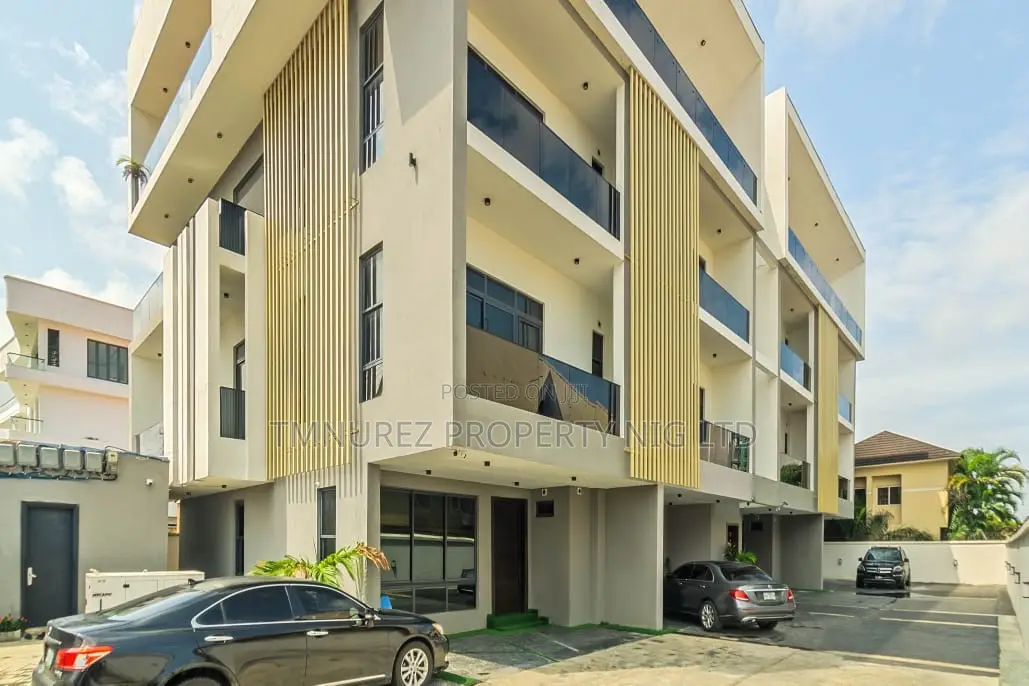 Furnished 3bdrm House in Lekki for sale