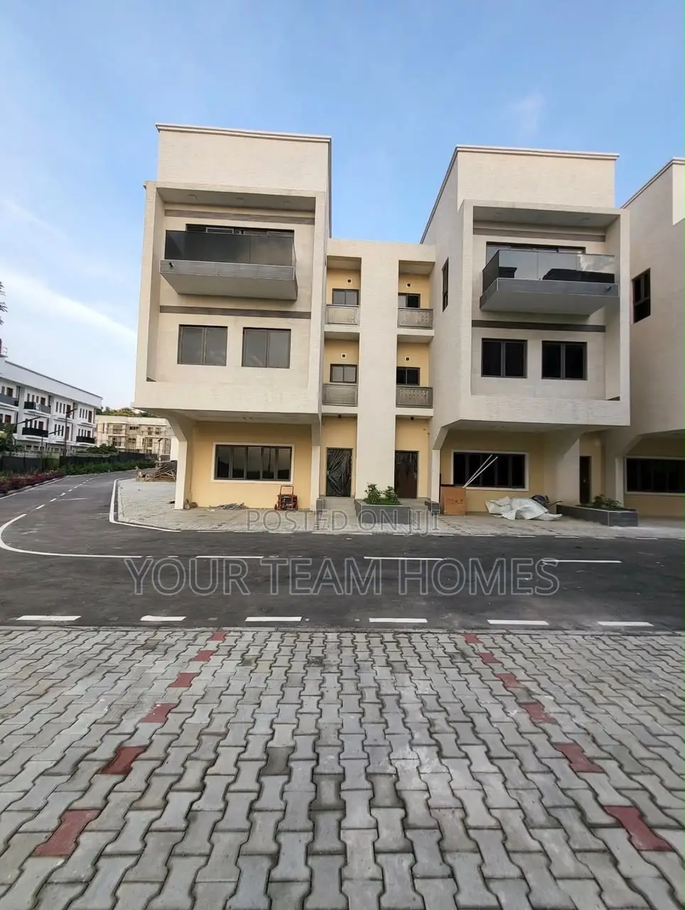 4bdrm Townhouse/Terrace in Guzape for sale