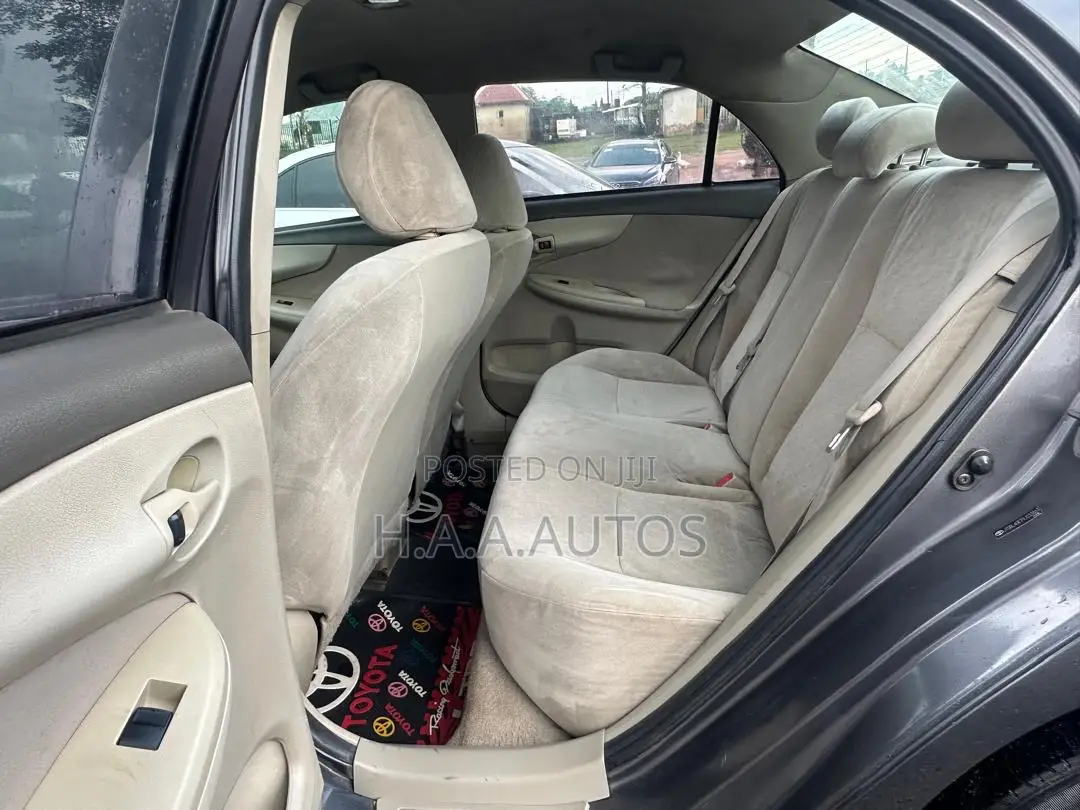 Toyota Corolla 2010 Gray