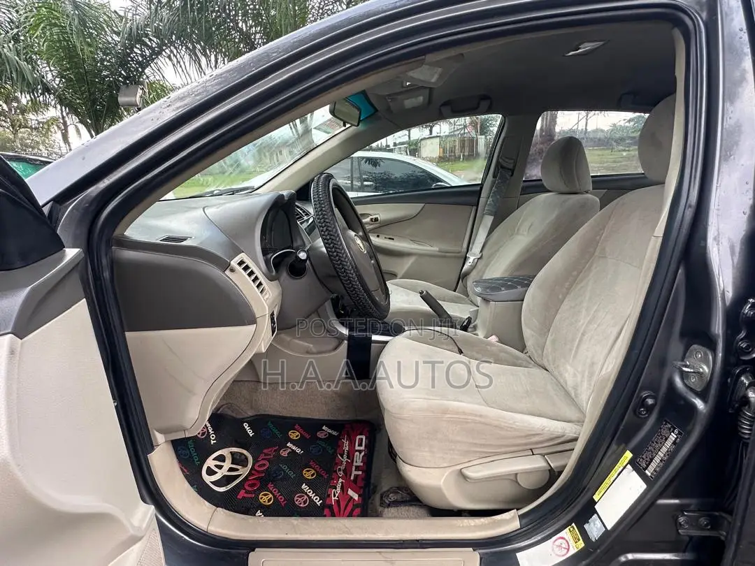 Toyota Corolla 2010 Gray