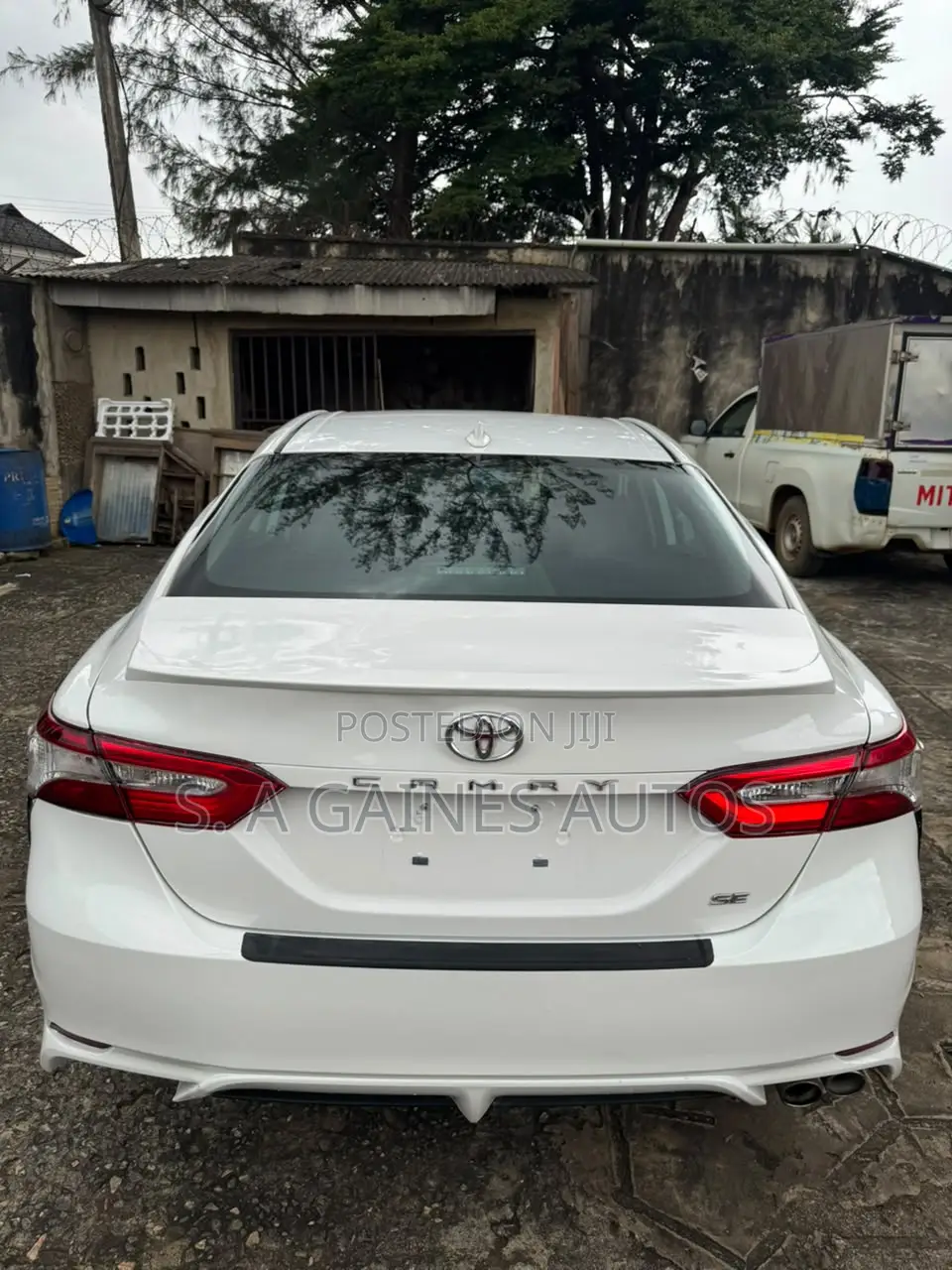 Toyota Camry SE (2.5L 4cyl 8A) 2019 White