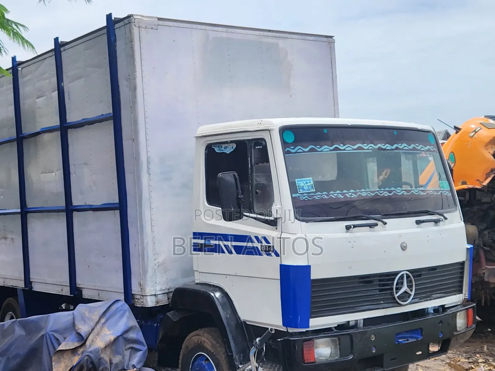 6 Tyres Mercedes Benz Truck