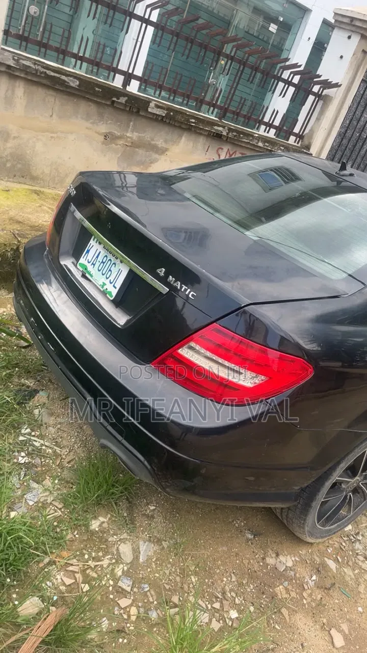 Mercedes-Benz C300 2013 Black