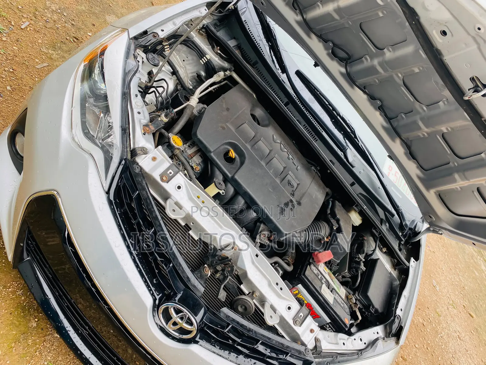 Toyota Corolla LE Premium 4dr Sedan (1.8L 4cyl CVT) 2014 Silver