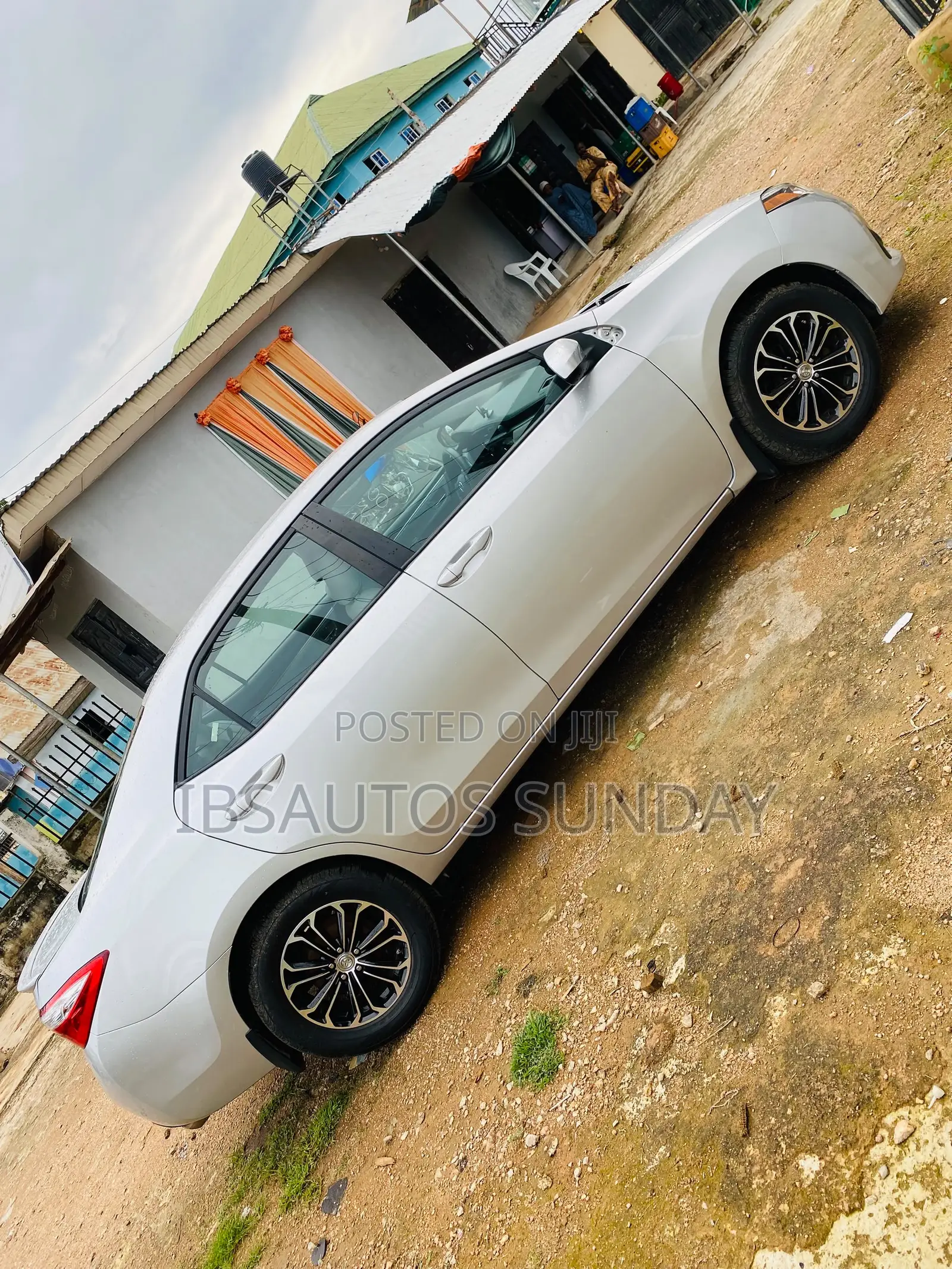 Toyota Corolla LE Premium 4dr Sedan (1.8L 4cyl CVT) 2014 Silver