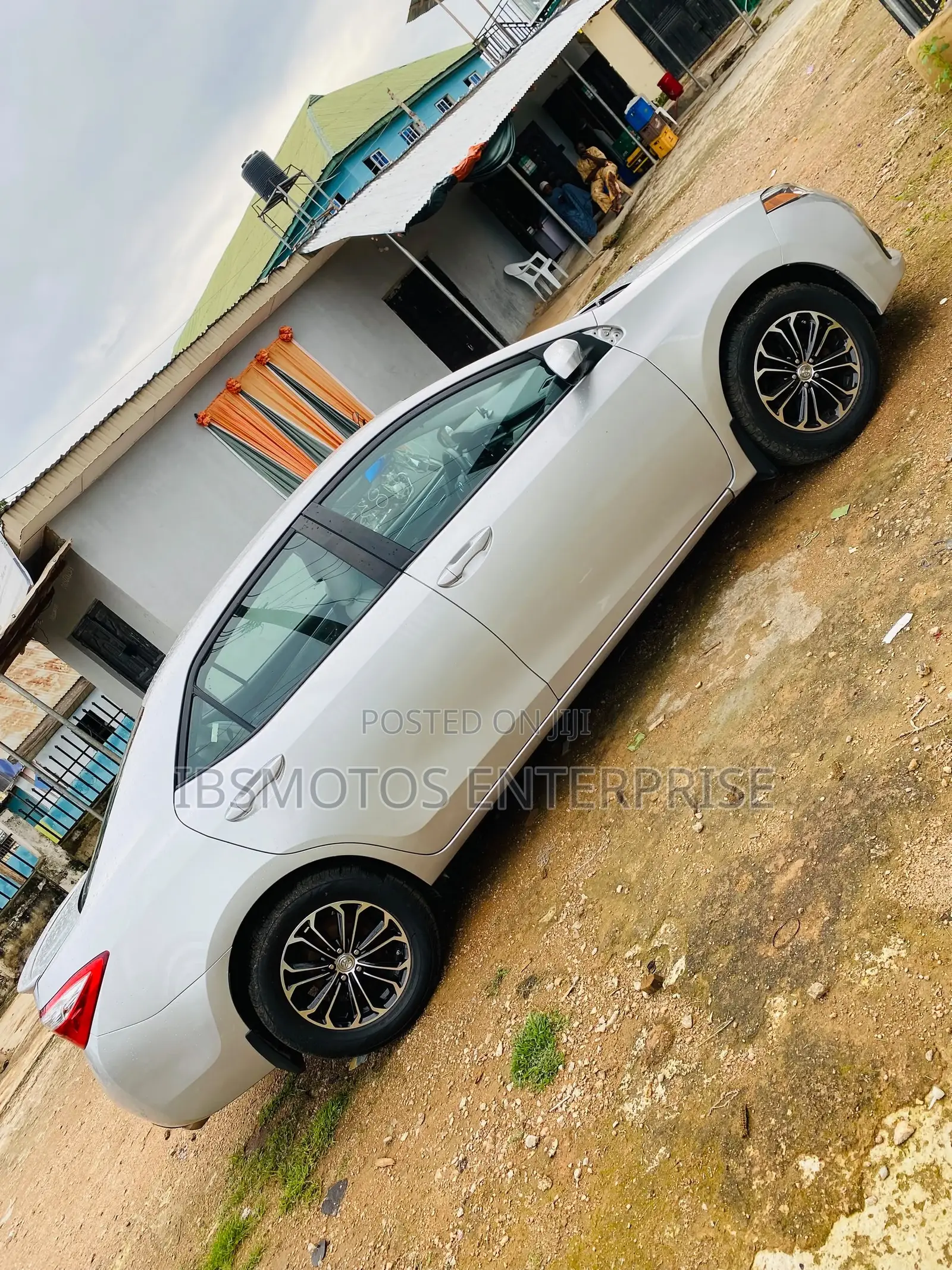 Toyota Corolla LE Premium 4dr Sedan (1.8L 4cyl CVT) 2014 Silver