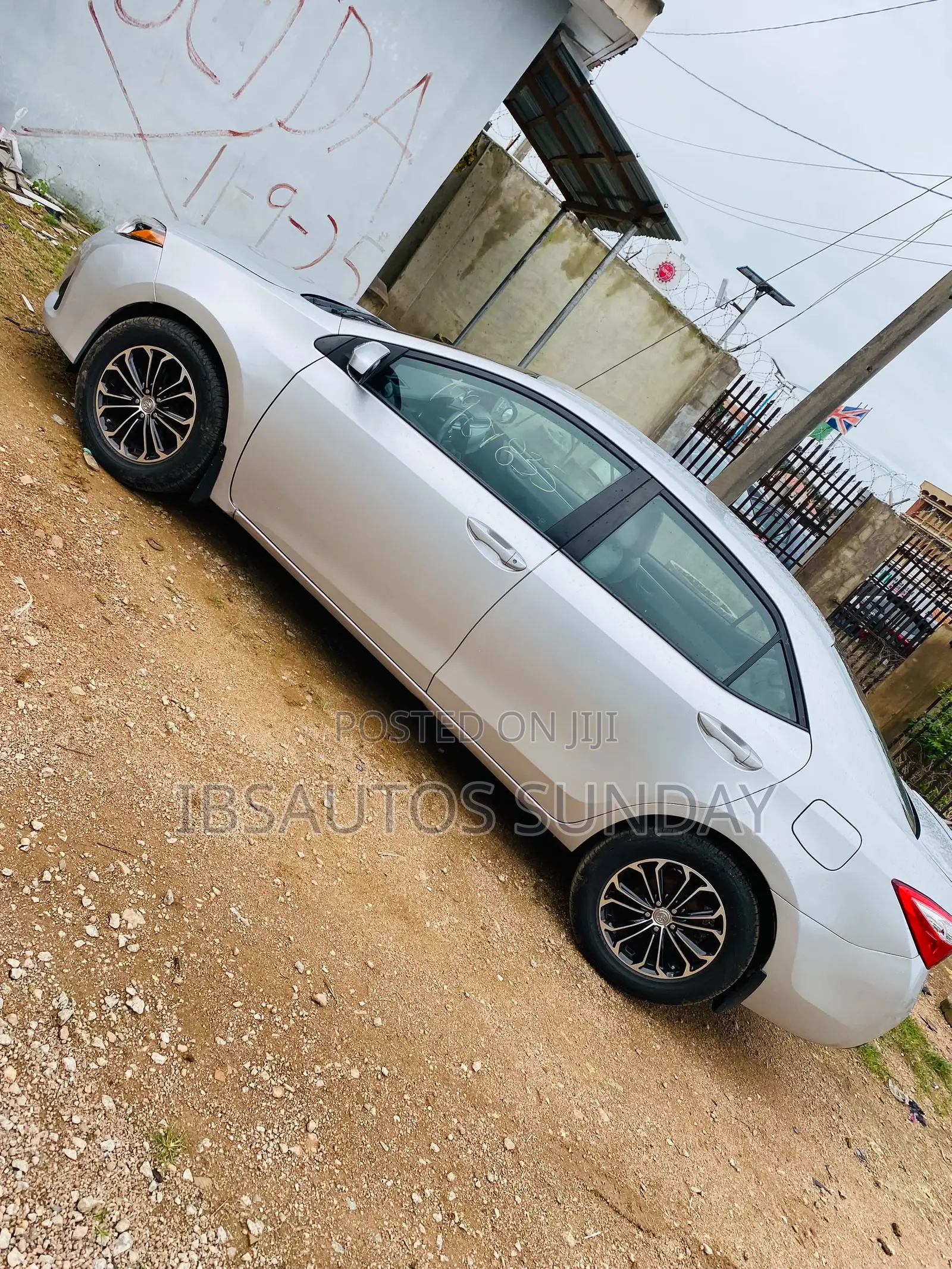 Toyota Corolla LE Premium 4dr Sedan (1.8L 4cyl CVT) 2014 Silver