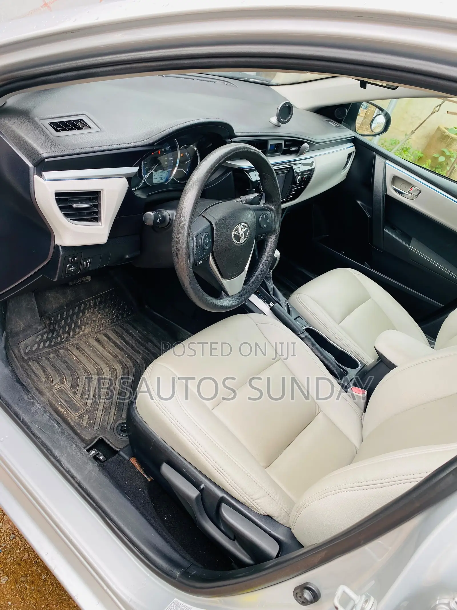 Toyota Corolla LE Premium 4dr Sedan (1.8L 4cyl CVT) 2014 Silver