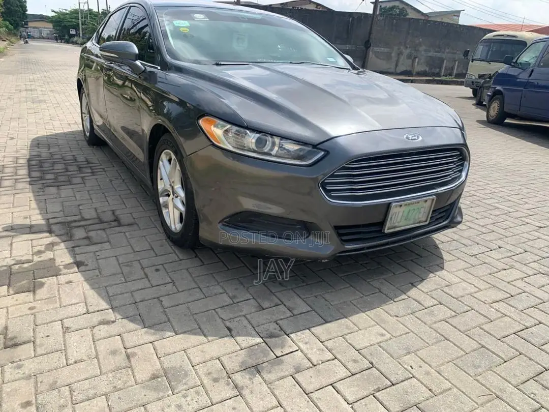 Ford Fusion SE 4dr Sedan AWD w/EcoBoost (2.0L 4cyl Turbo 6M) 2015 Gray