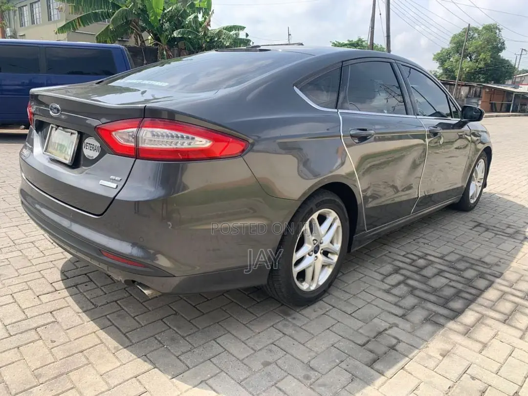 Ford Fusion SE 4dr Sedan AWD w/EcoBoost (2.0L 4cyl Turbo 6M) 2015 Gray