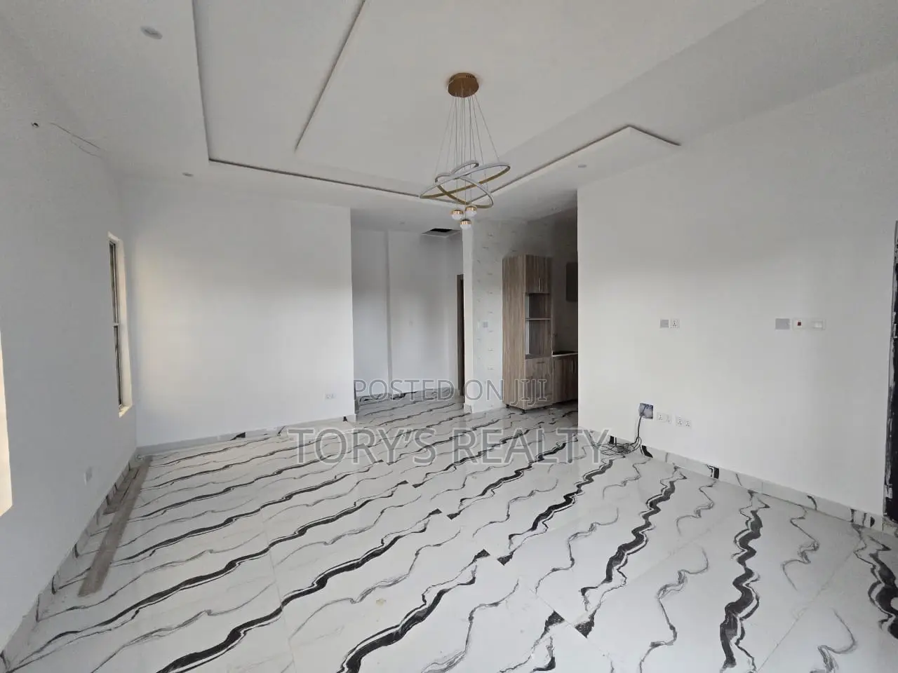 2bdrm Apartment in Lekki Phase 1 for rent