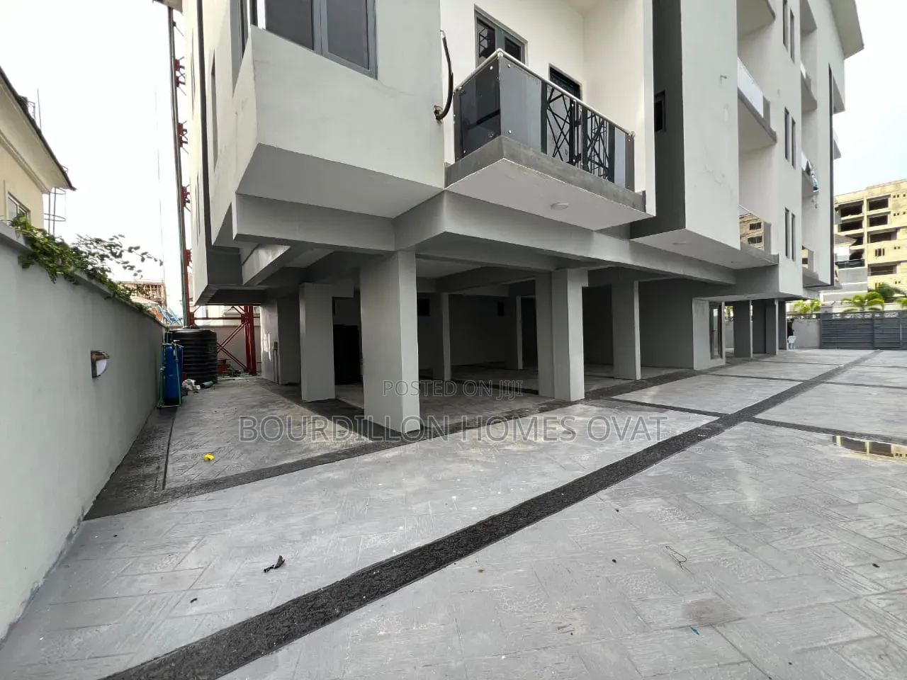 4bdrm Apartment in Phase Phase 1 Lagos for sale