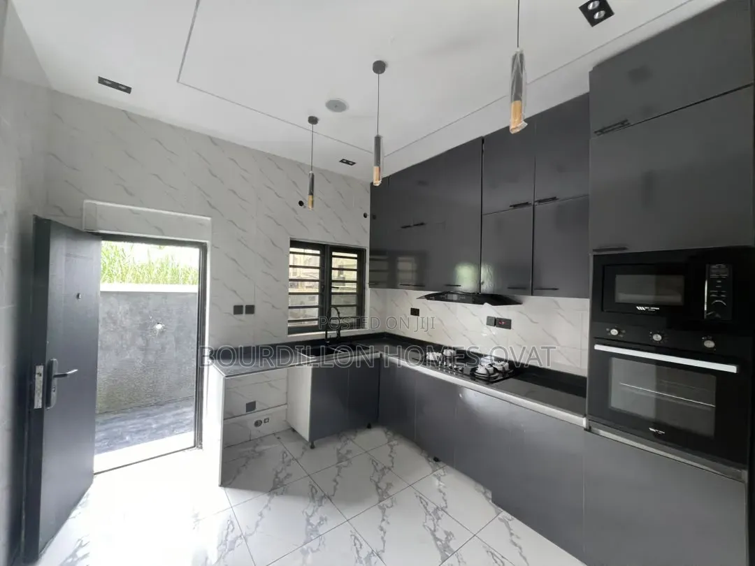 4bdrm Duplex in Lekki Palm City for sale