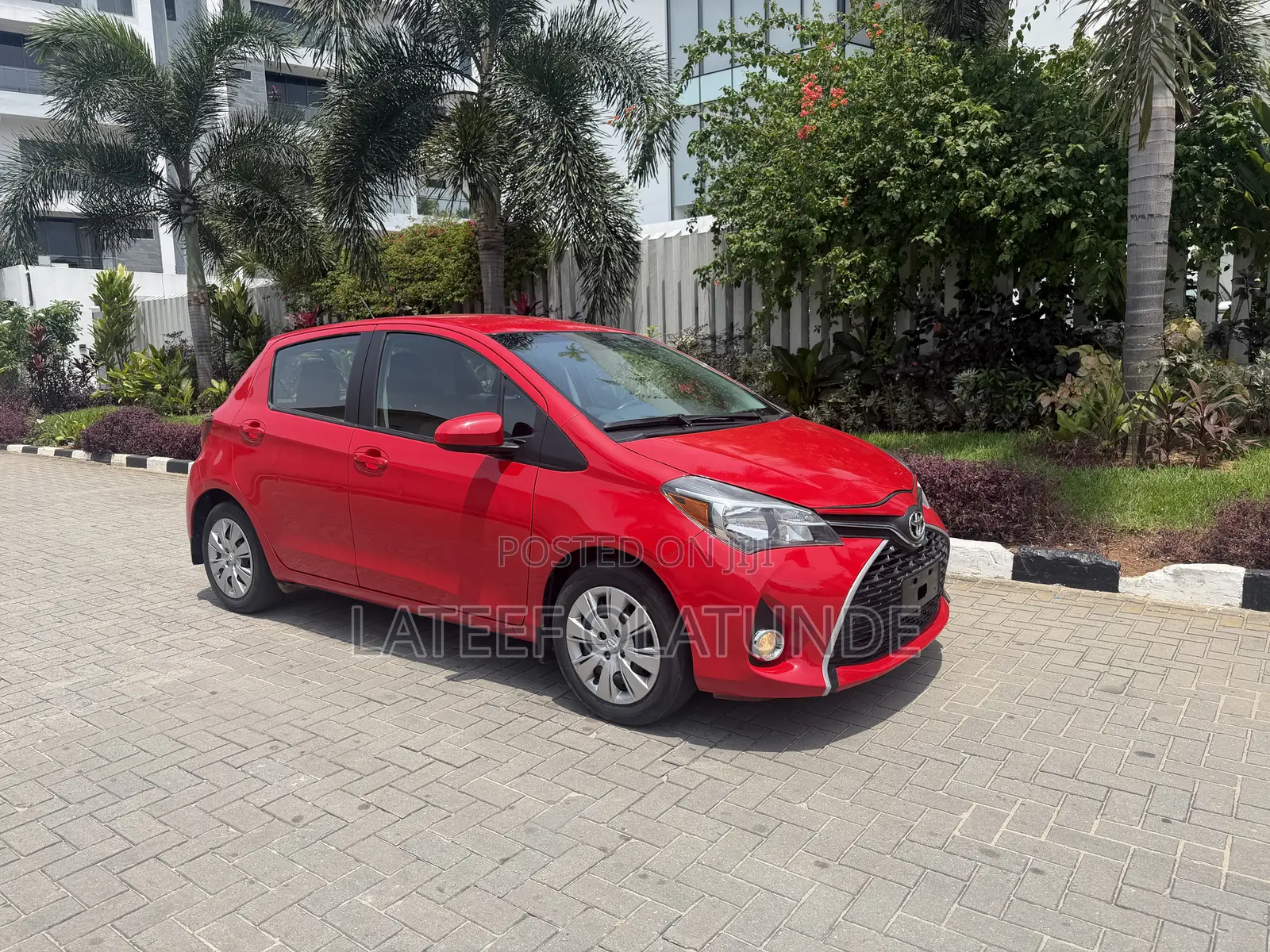 Toyota Yaris LE Hatchback 5dr 2015 Red