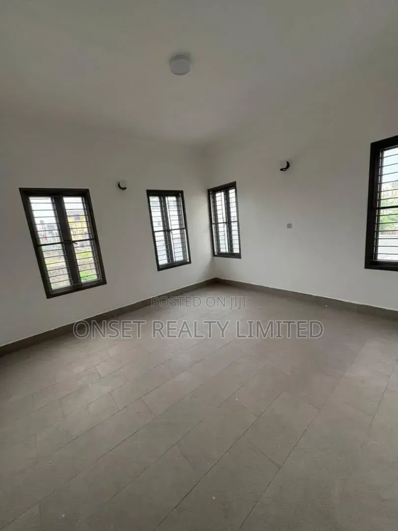 2bdrm Block of Flats in Bashorun Estate, Sangotedo for rent