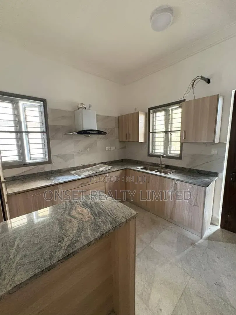 2bdrm Block of Flats in Bashorun Estate, Sangotedo for rent