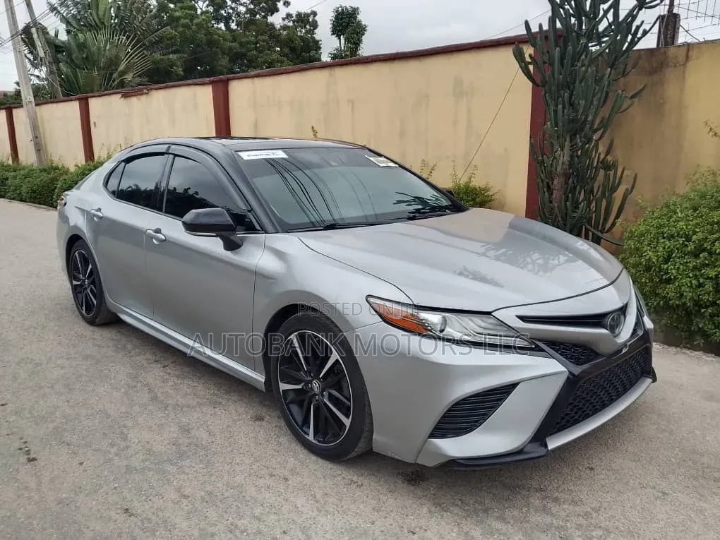 Toyota Camry XSE (2.5L 4cyl 8A) 2019 Silver