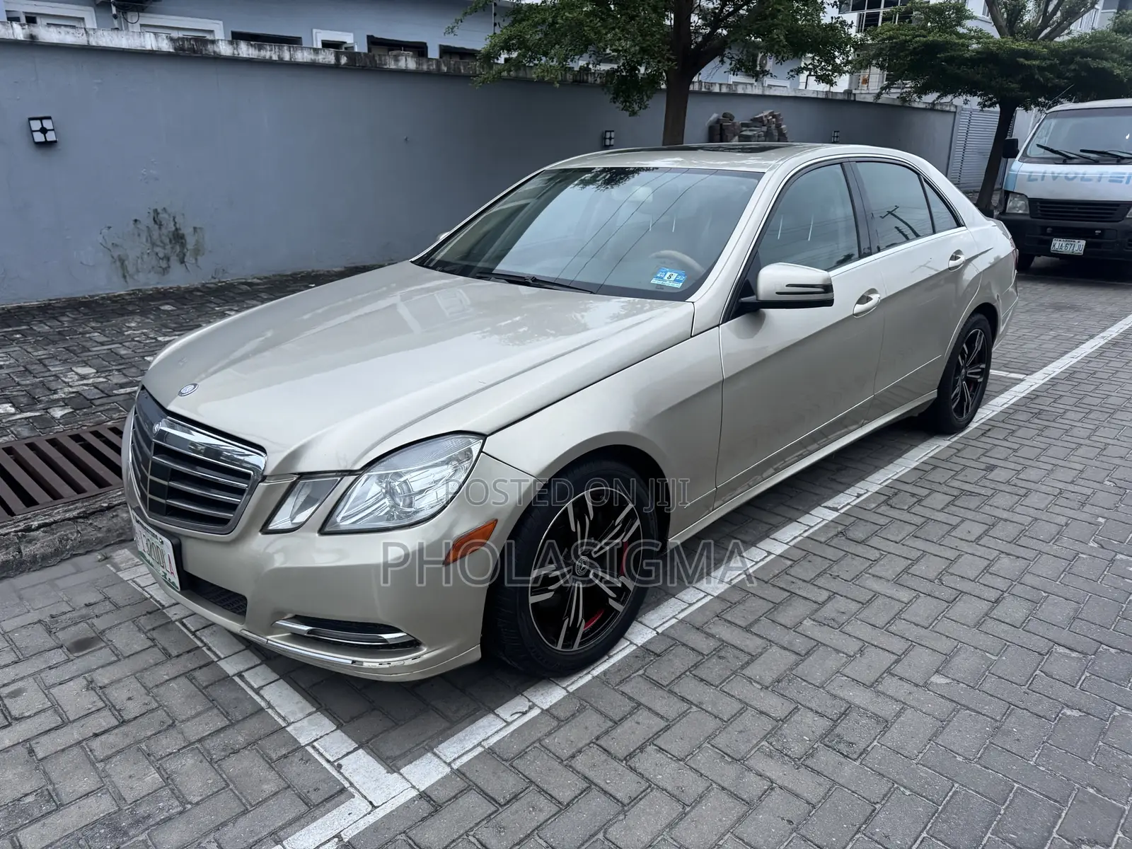 Mercedes-Benz E350 Base 4dr Sedan RWD (3.5L 6cyl 7A) 2010 Gold