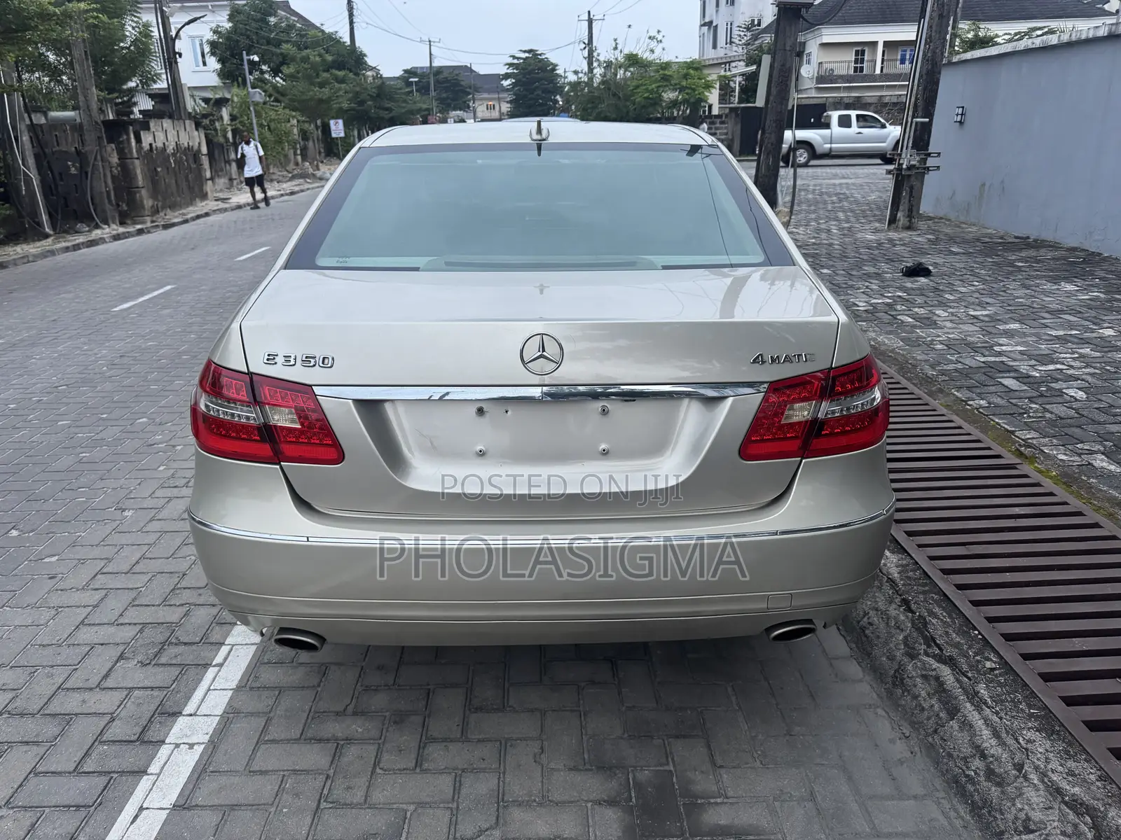 Mercedes-Benz E350 Base 4dr Sedan RWD (3.5L 6cyl 7A) 2010 Gold