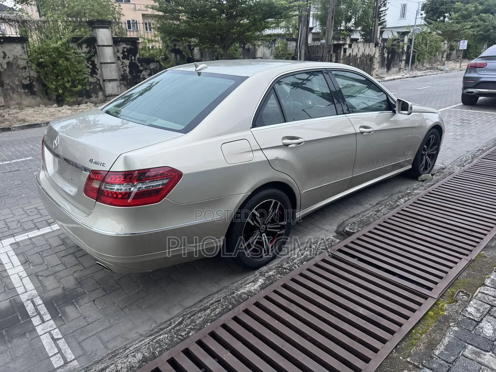 Mercedes-Benz E350 Base 4dr Sedan RWD (3.5L 6cyl 7A) 2010 Gold