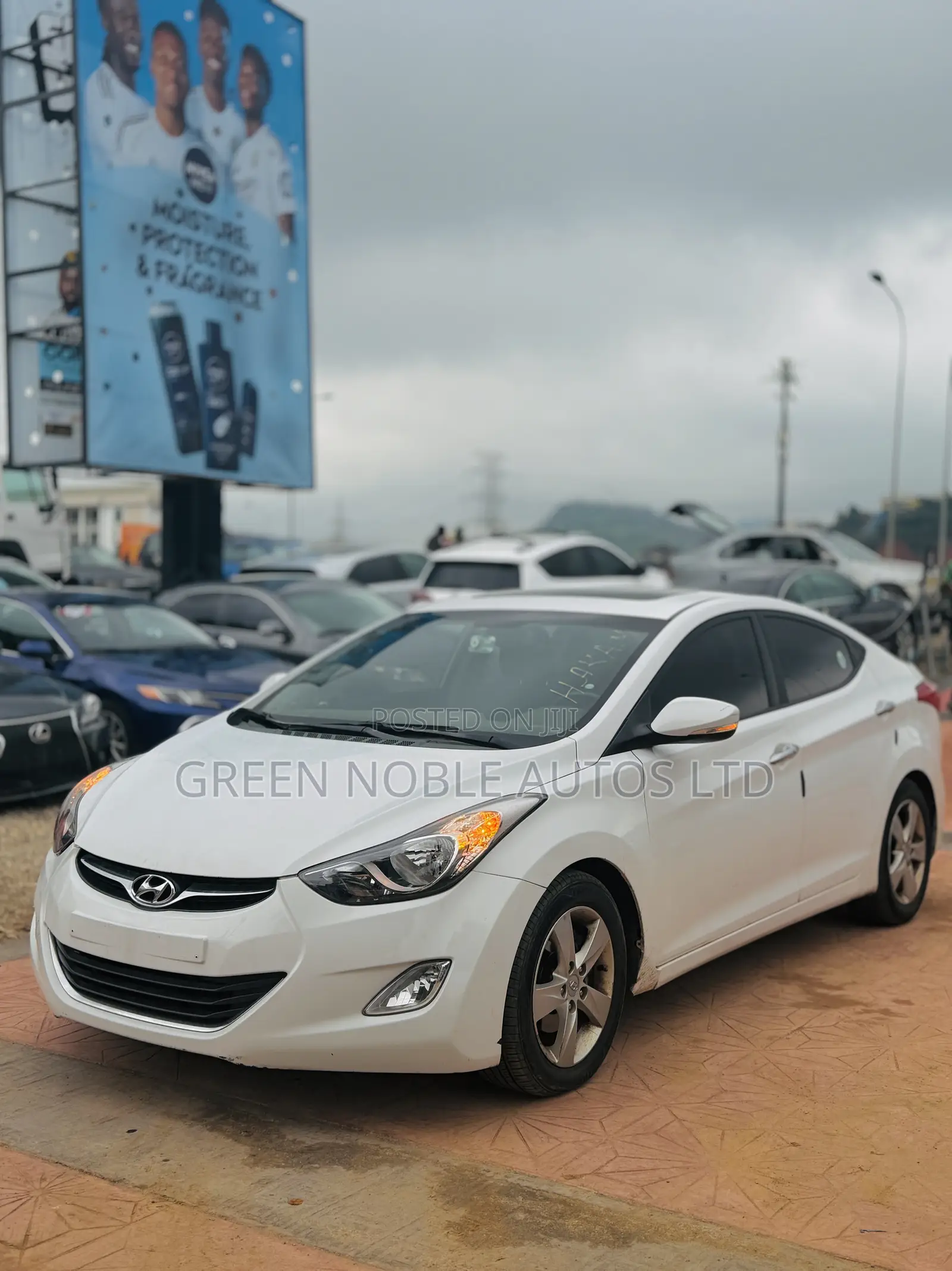 Hyundai Elantra GLS Sedan FWD (1.8L 4cyl 6M) 2013 White