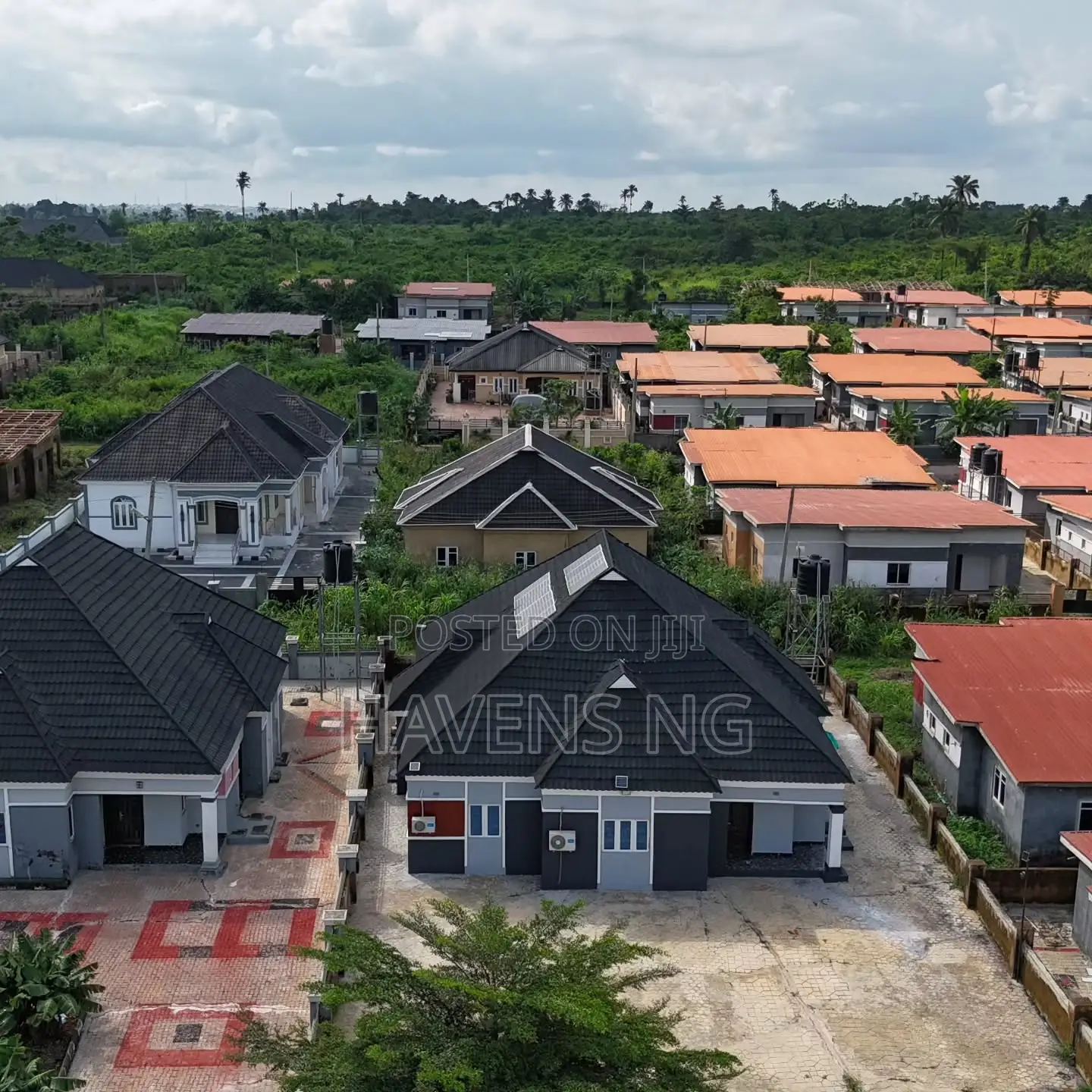 4bdrm Bungalow in Obafemi-Owode for sale