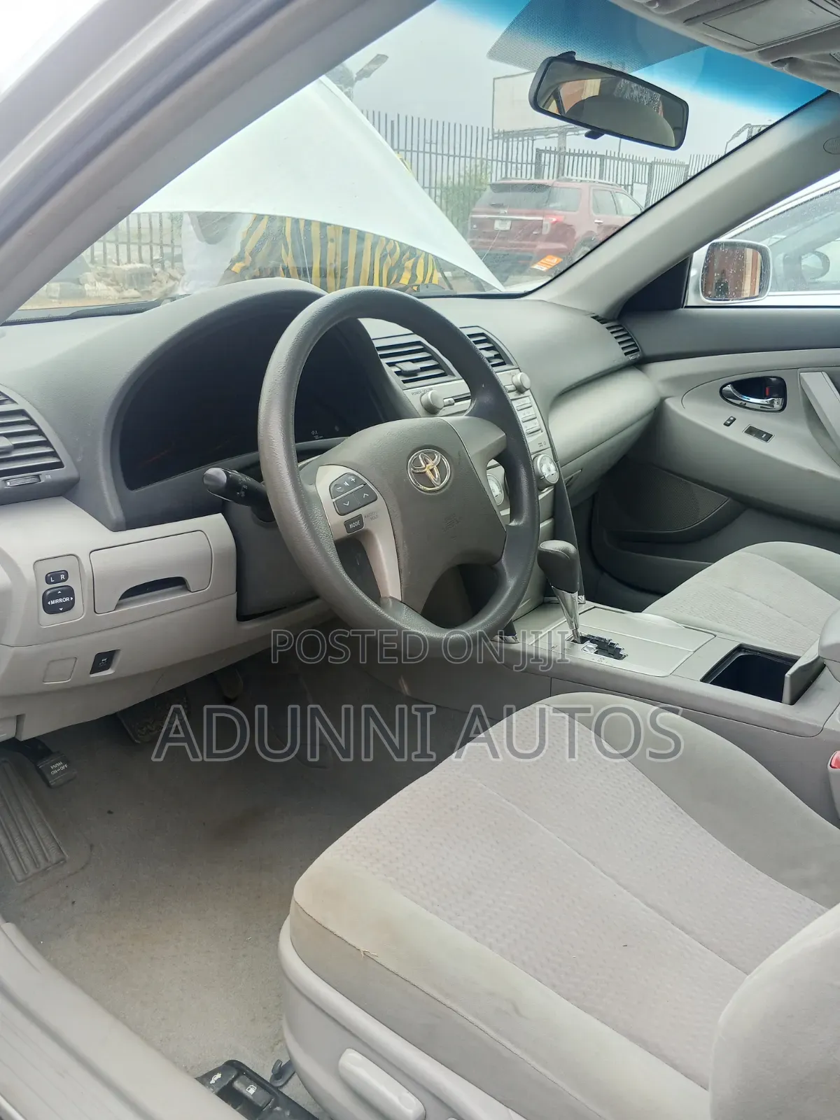 Toyota Camry LE 4dr Sedan (2.5L 4cyl 6A) 2011 Silver