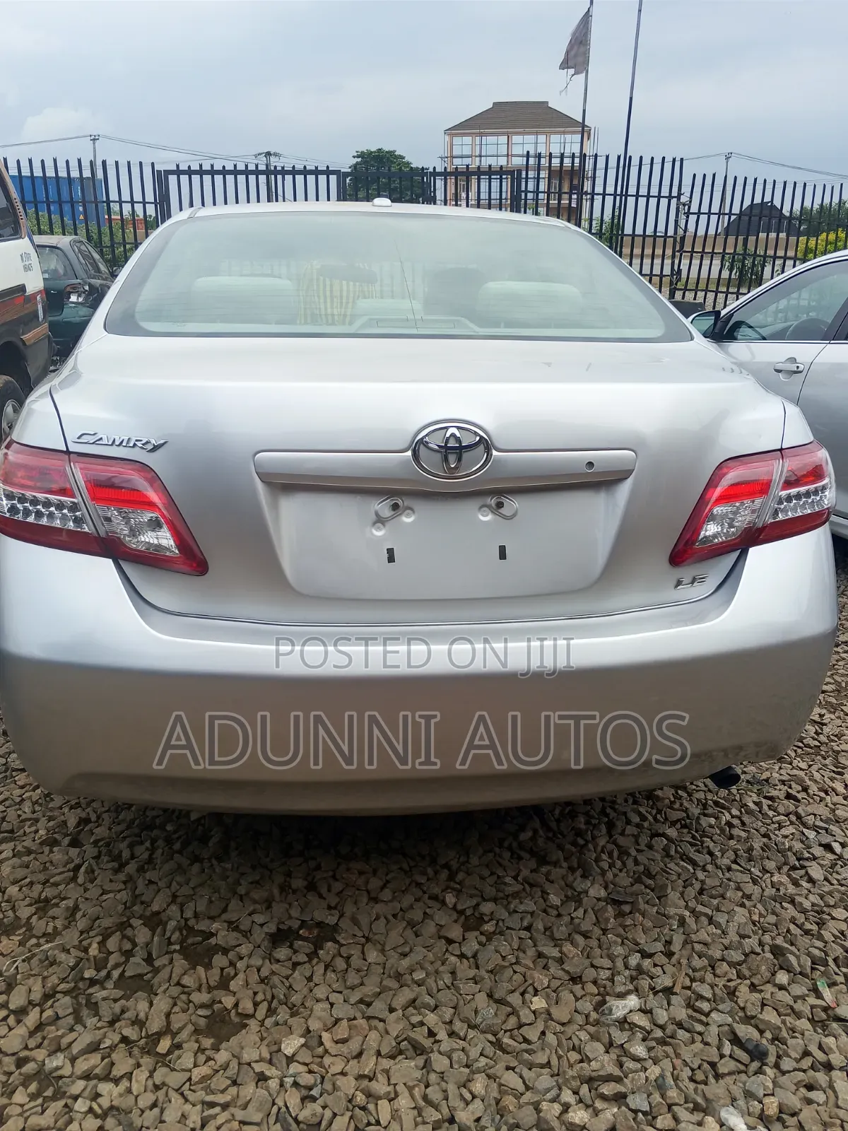 Toyota Camry LE 4dr Sedan (2.5L 4cyl 6A) 2011 Silver