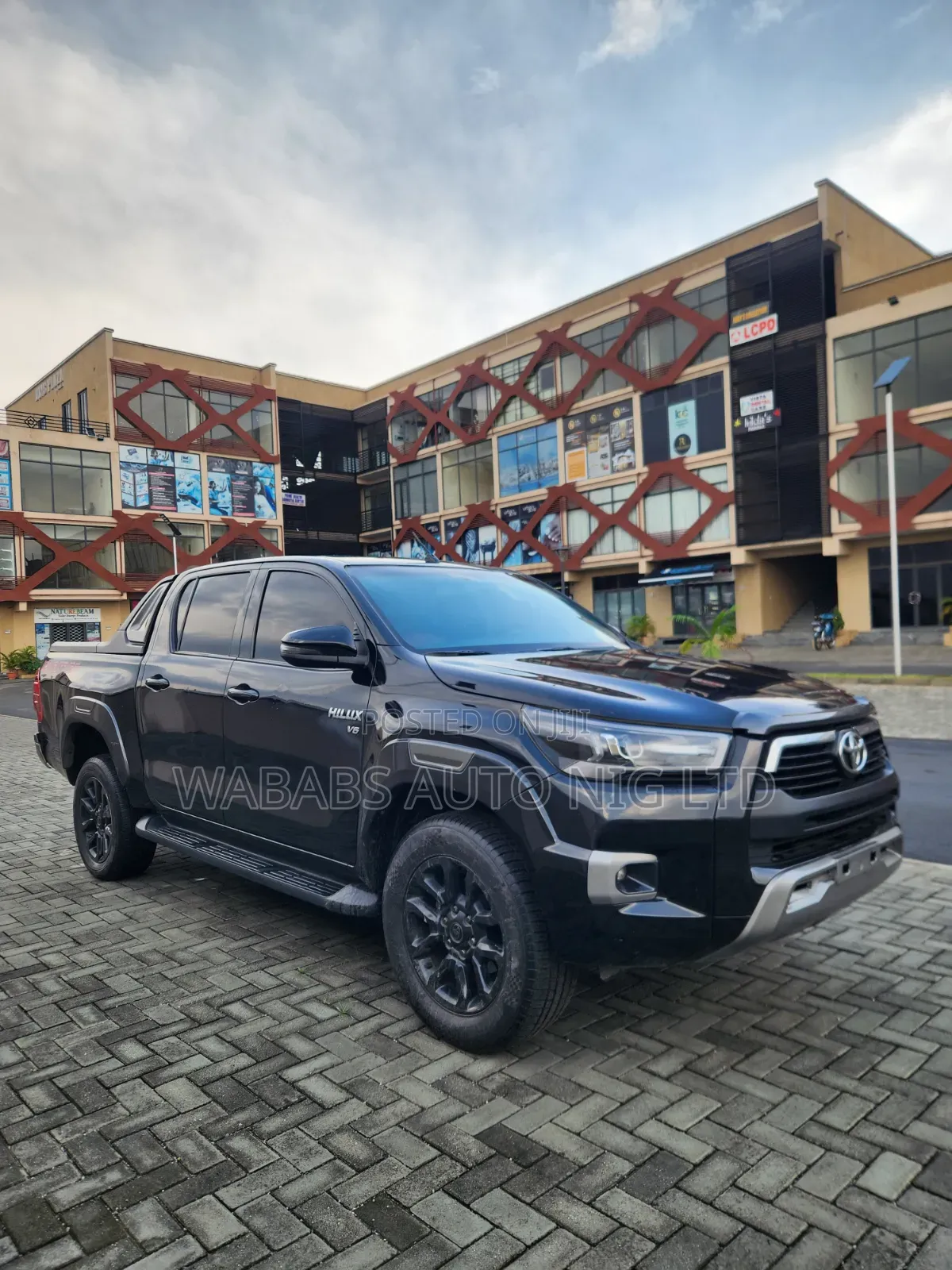 Toyota Hilux 2021 Black