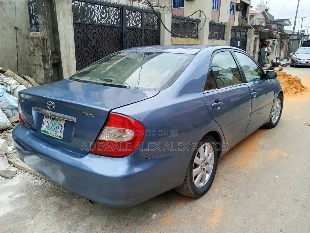 Toyota Camry XLE 4dr Sedan (2.4L 4cyl 4A) 2004 Blue