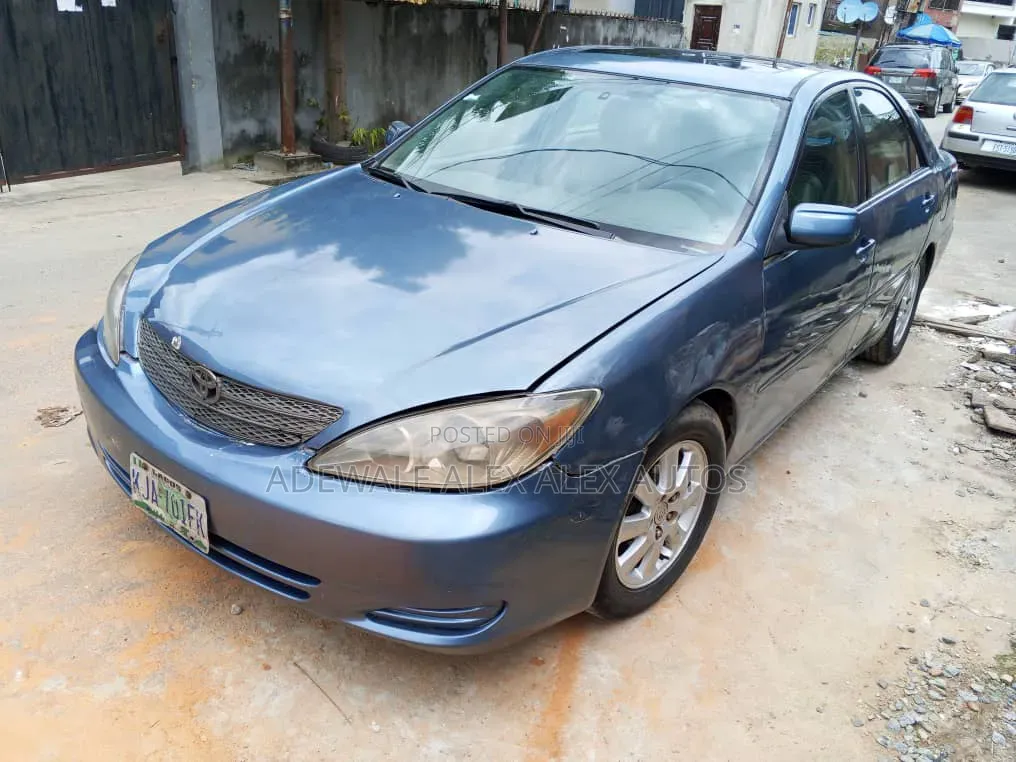 Toyota Camry XLE 4dr Sedan (2.4L 4cyl 4A) 2004 Blue