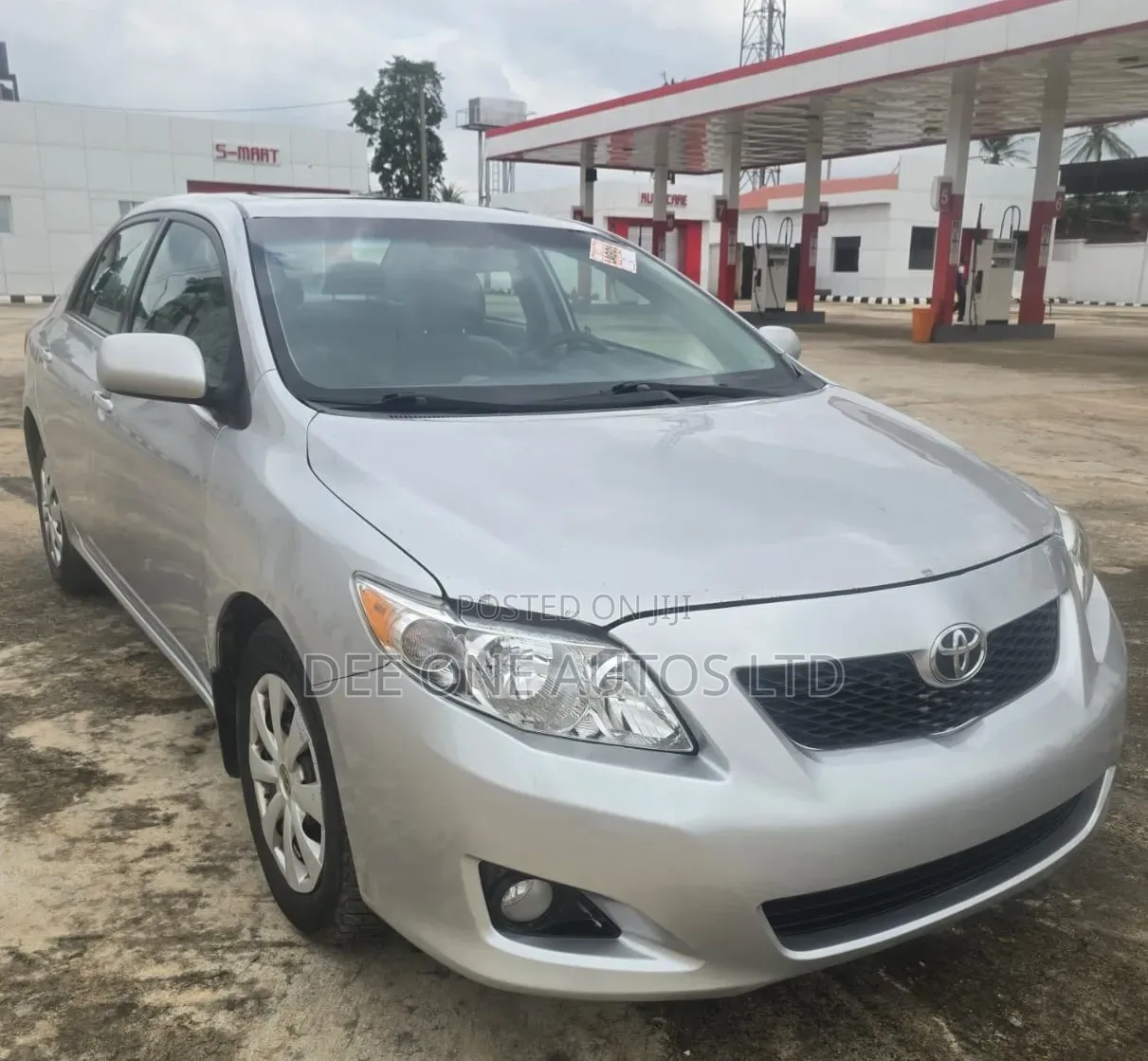 Toyota Corolla LE 4dr Sedan (1.8L 4cyl 4A) 2010 Silver
